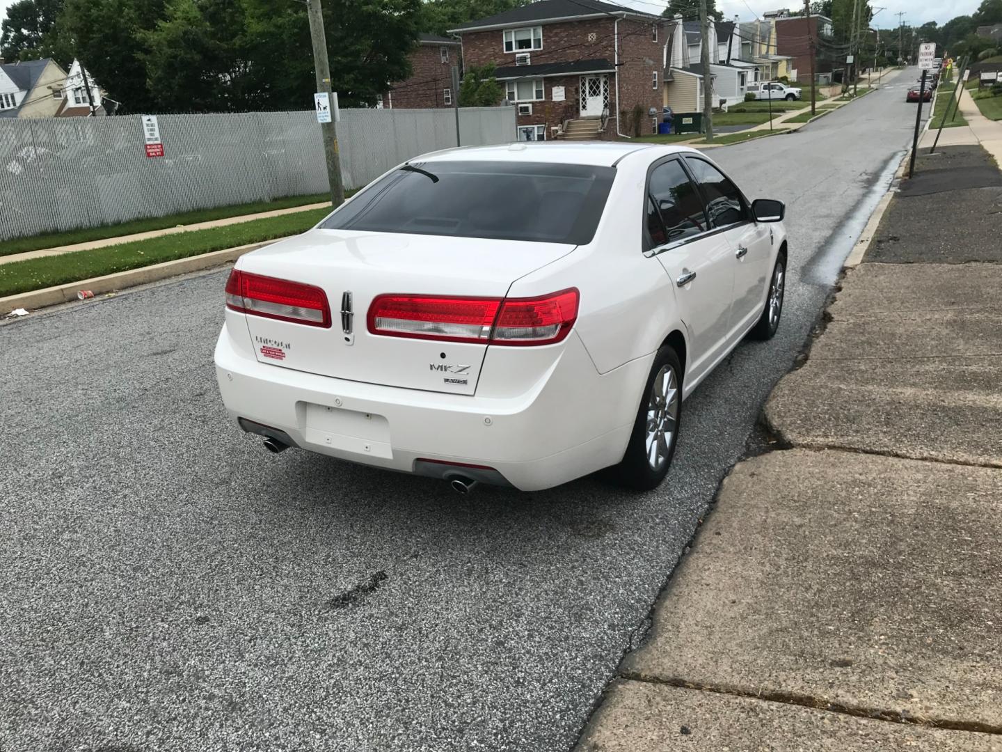 2011 White /Cream Lincoln MKZ (3LNHL2JC4BR) with an 3.5 V6 engine, Automatic transmission, located at 577 Chester Pike, Prospect Park, PA, 19076, (610) 237-1015, 39.886154, -75.302338 - Photo#4